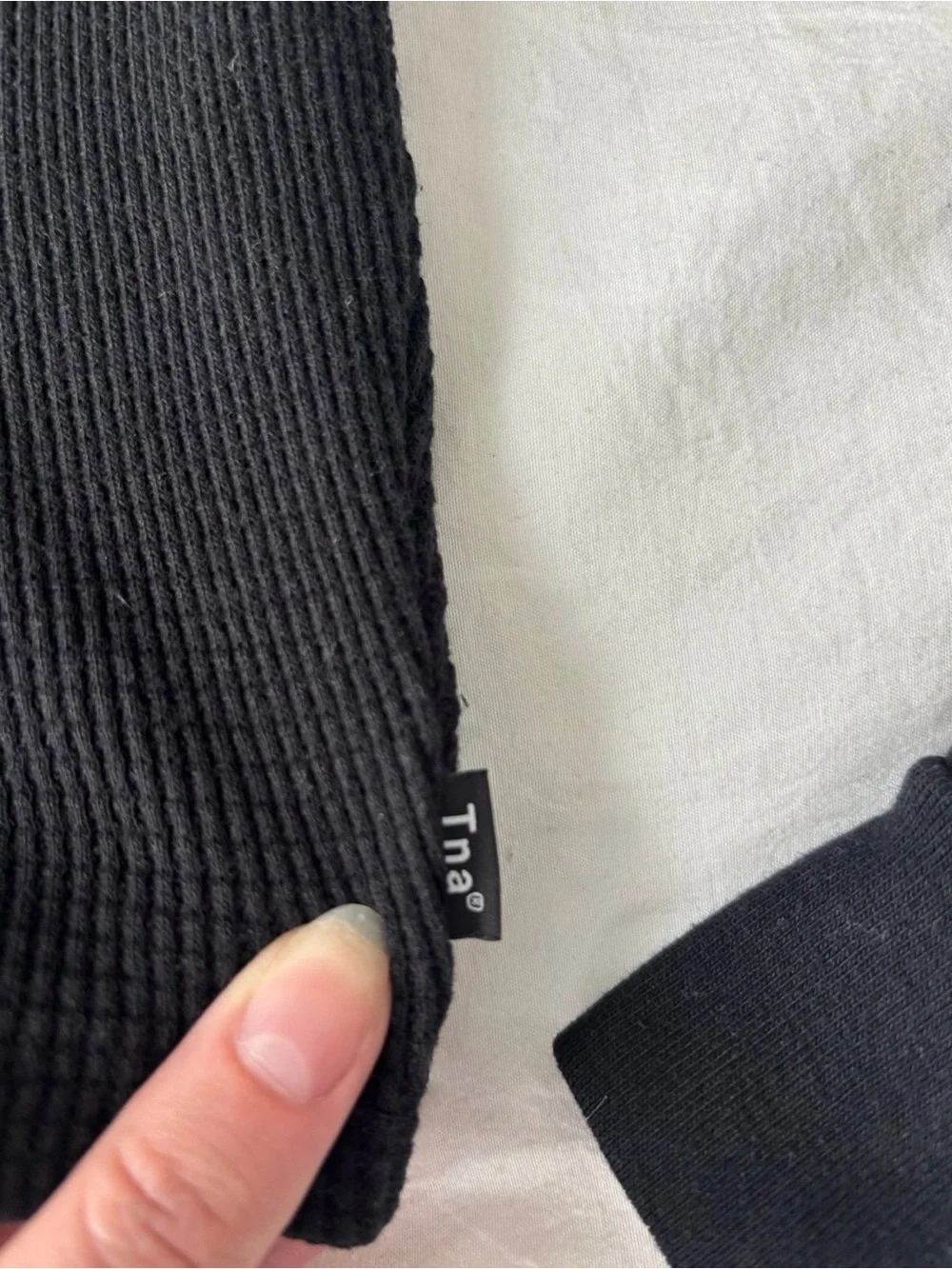 TNA Aritzia Black Waffle Knit Cropped Long Sleeve Top XS - Picture 3 of 4